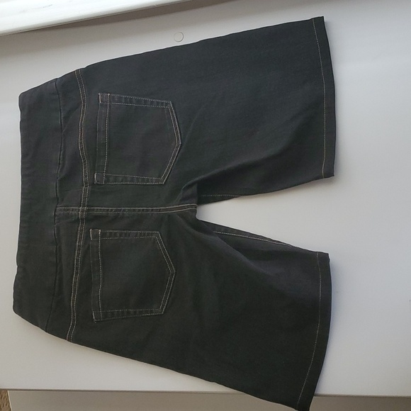 Chadwicks shorts women’s size 6 Bermuda length black demin pull-on elast… - Picture 8 of 16